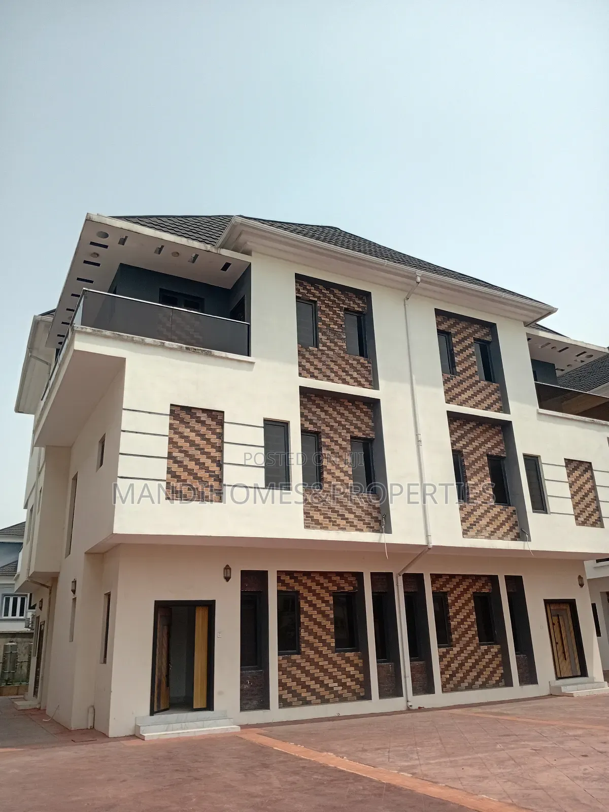 8bdrm Duplex in Sangotedo for sale