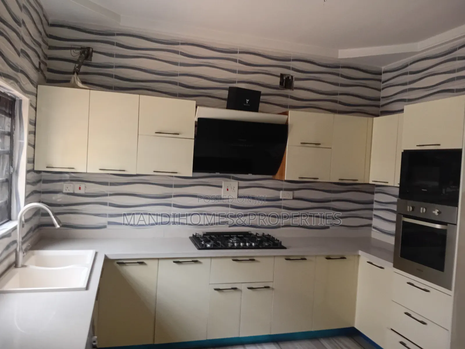8bdrm Duplex in Sangotedo for sale