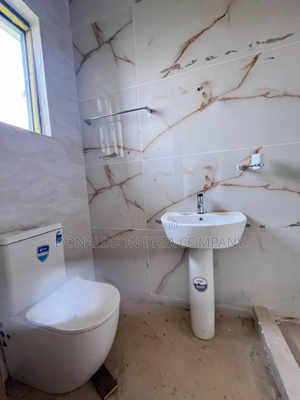 7bdrm Duplex in Olatunbosun Close for sale