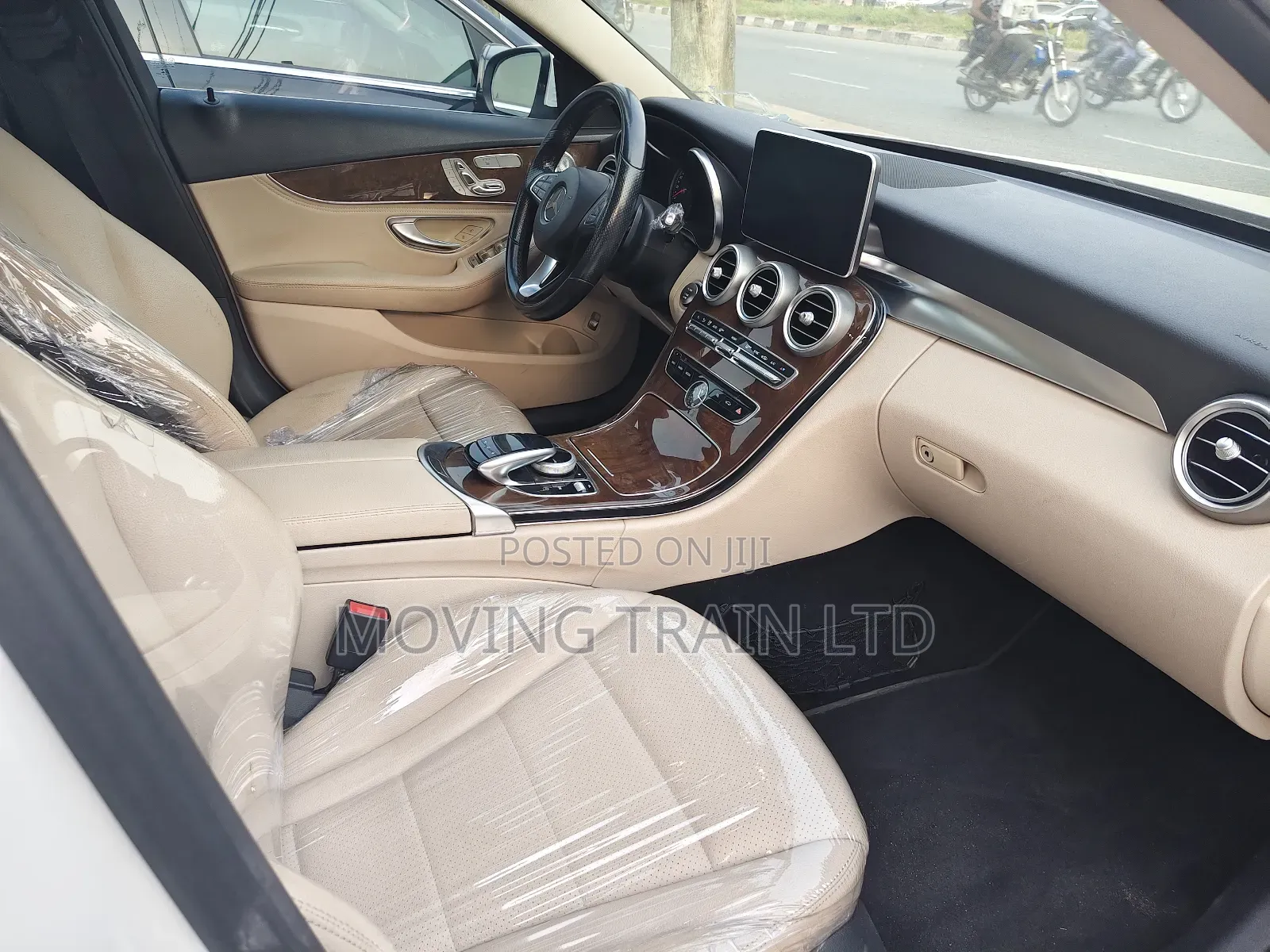 Mercedes-Benz C300 Luxury 4dr AWD 4Matic Sedan (2.0L 4cyl 7A) 2015