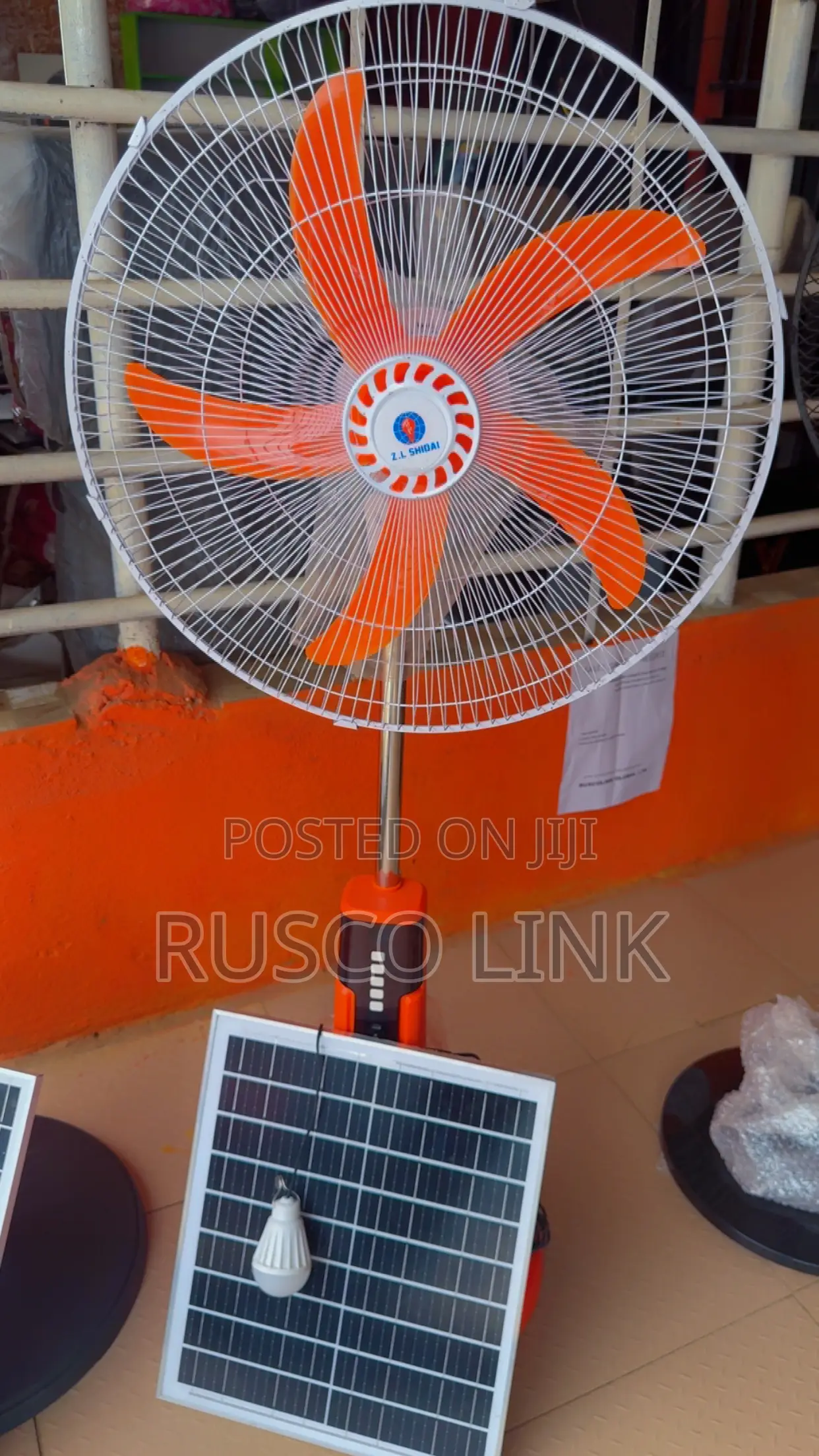 18 Inches Zl Shidai Rechargeable Solar Fan