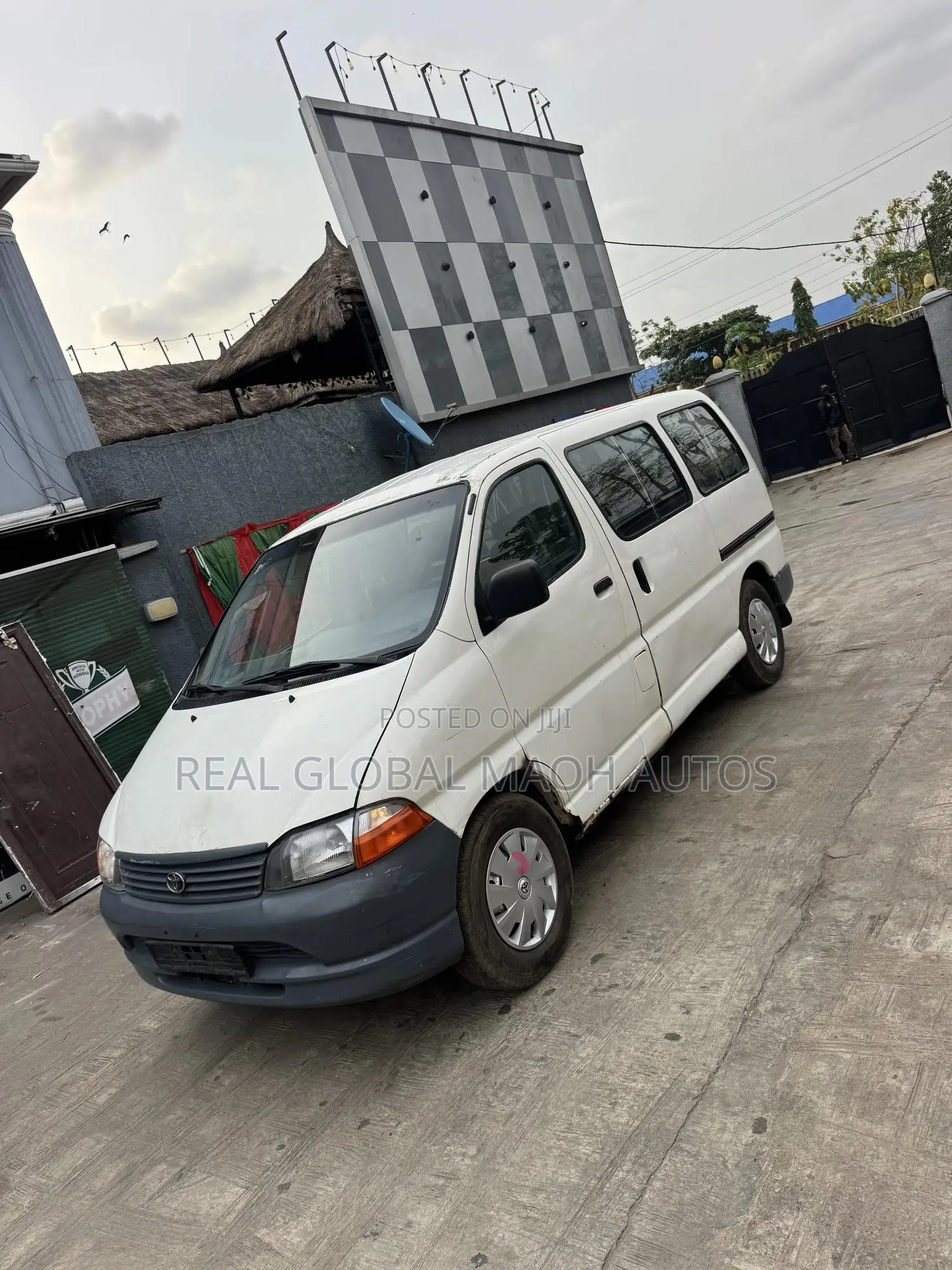 Toyota HiAce 2006 White