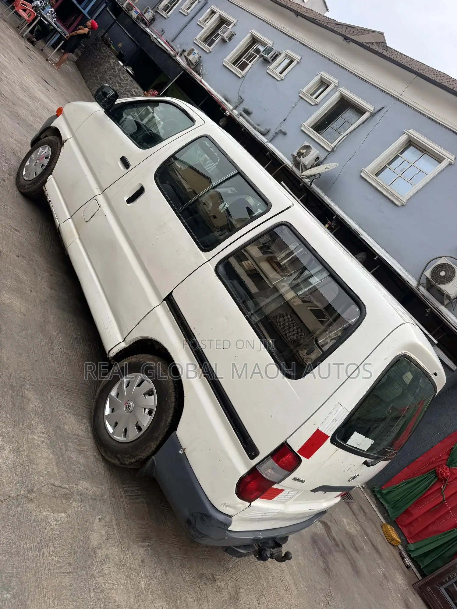 Toyota HiAce 2006 White