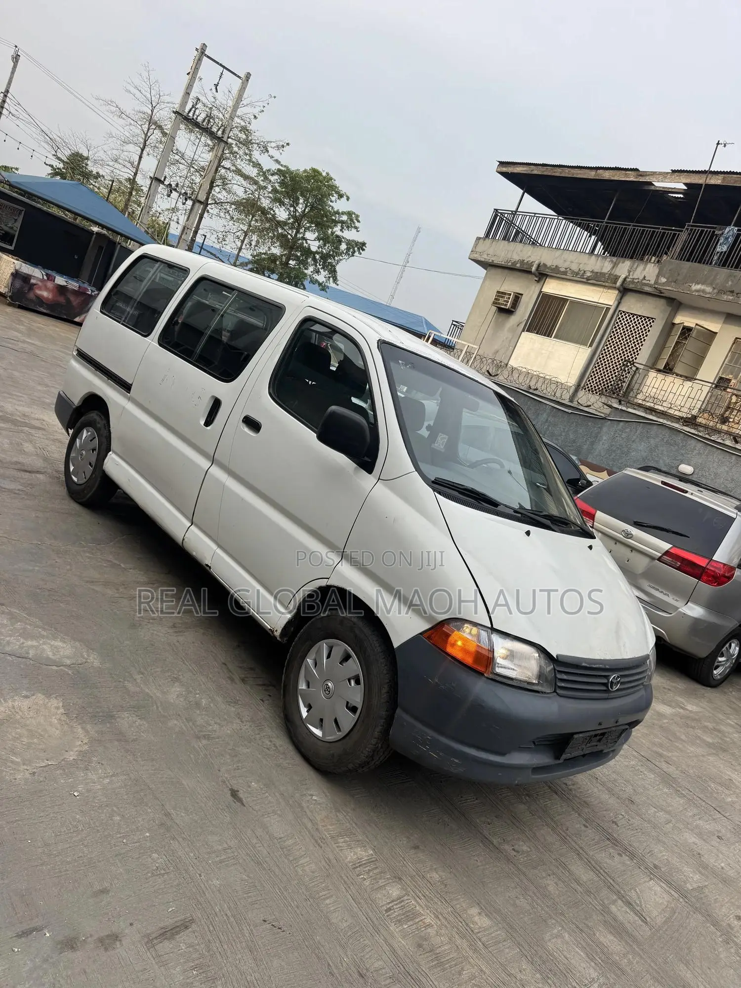 Toyota HiAce 2006 White