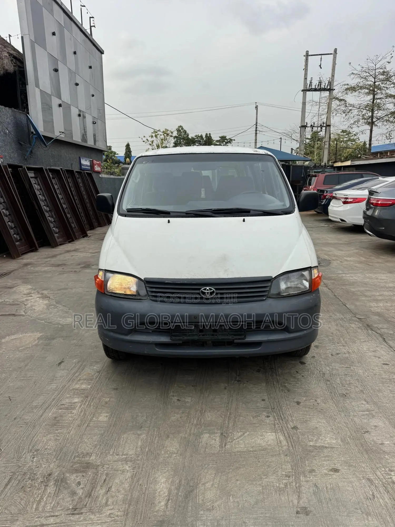 Toyota HiAce 2006 White