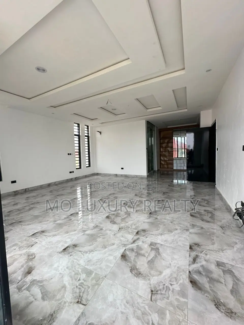 5bdrm Duplex in Osapa london for sale