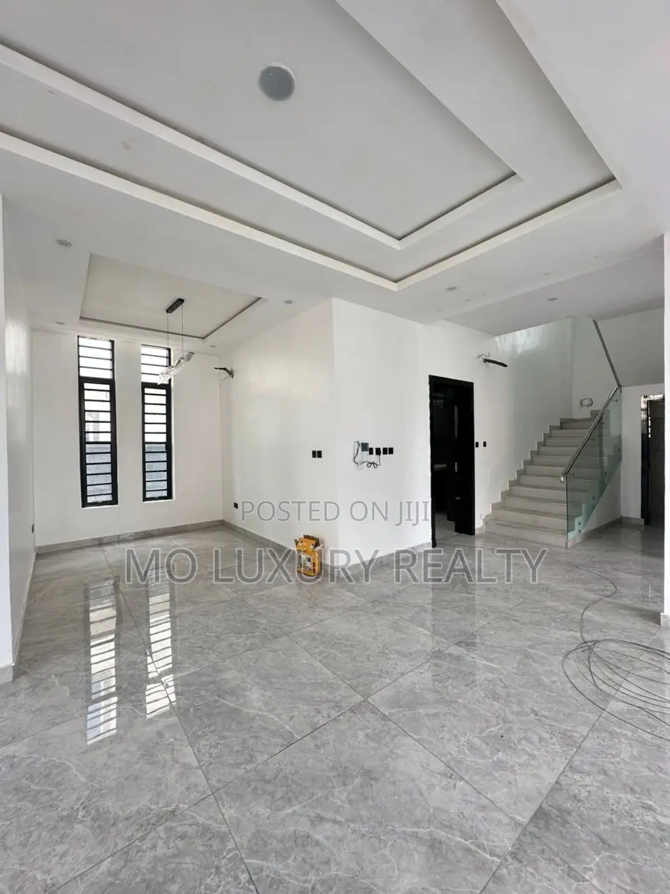5bdrm Duplex in Osapa london for sale