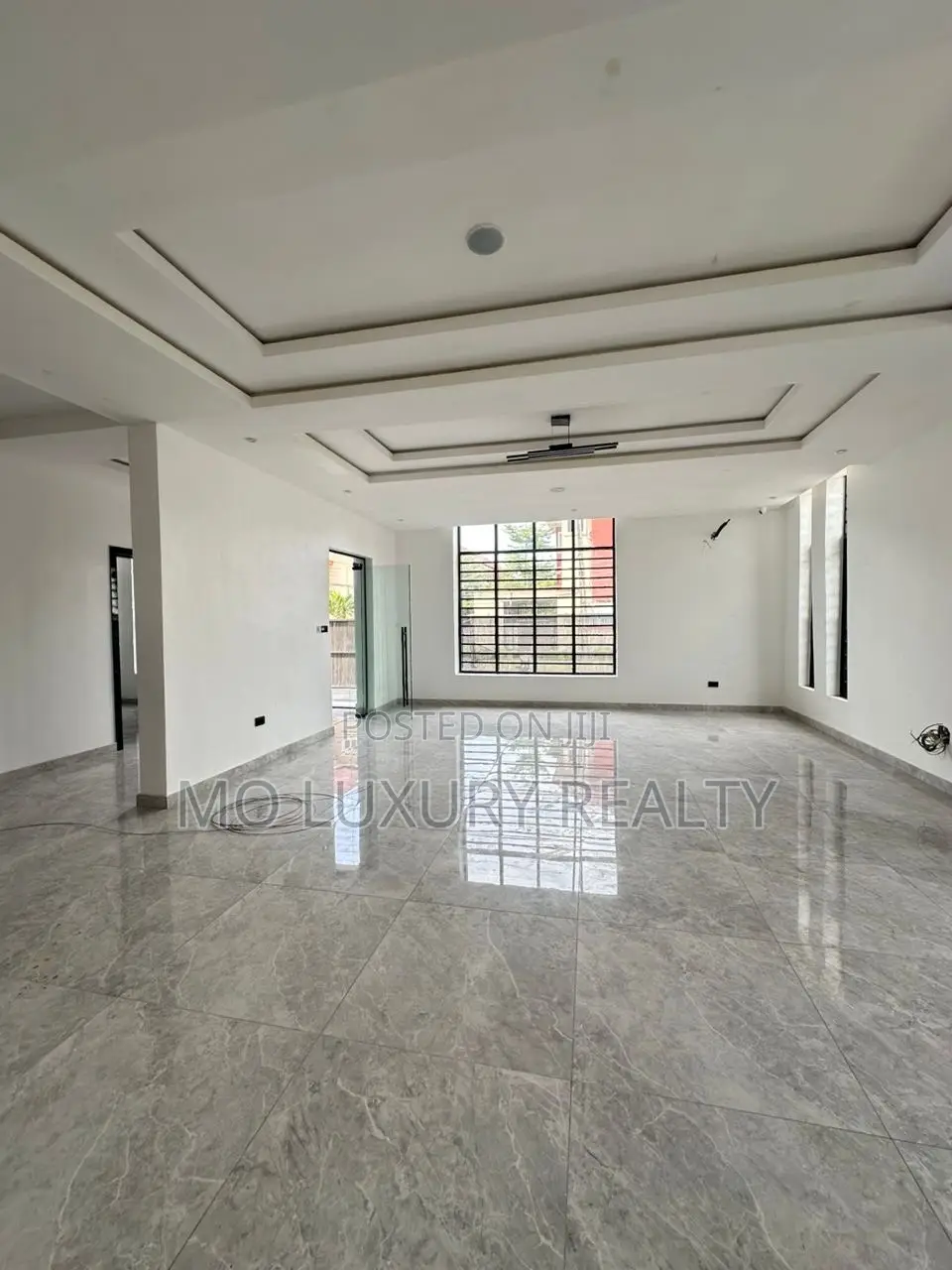 5bdrm Duplex in Osapa london for sale