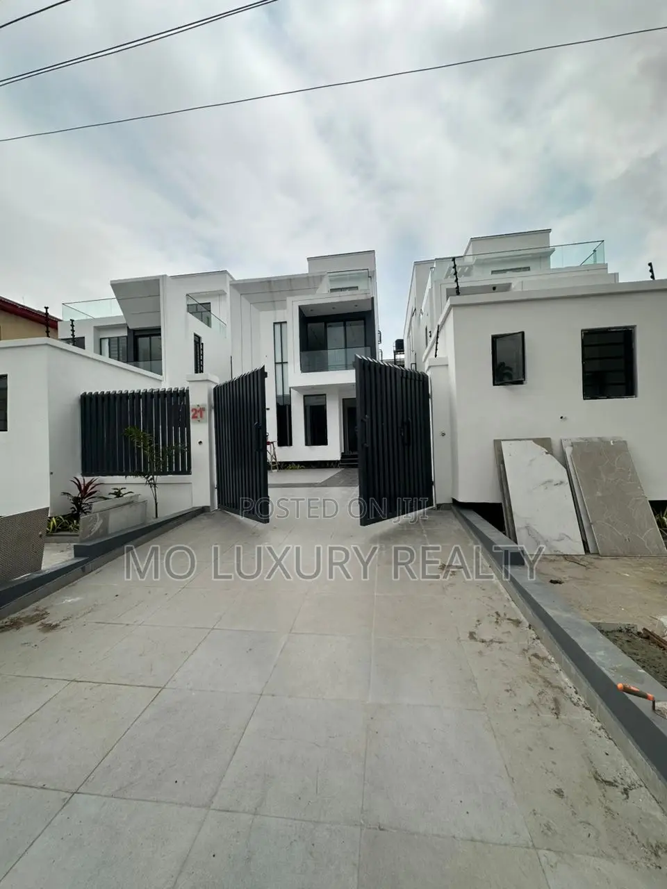 5bdrm Duplex in Lekki Phase 1 for sale