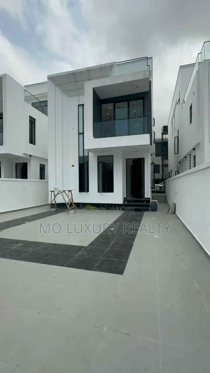 5bdrm Duplex in Lekki Phase 1 for sale