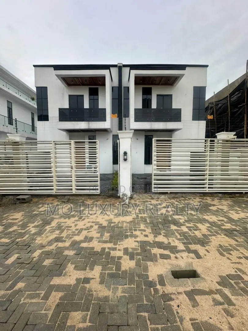 4bdrm Duplex in Chevron for sale