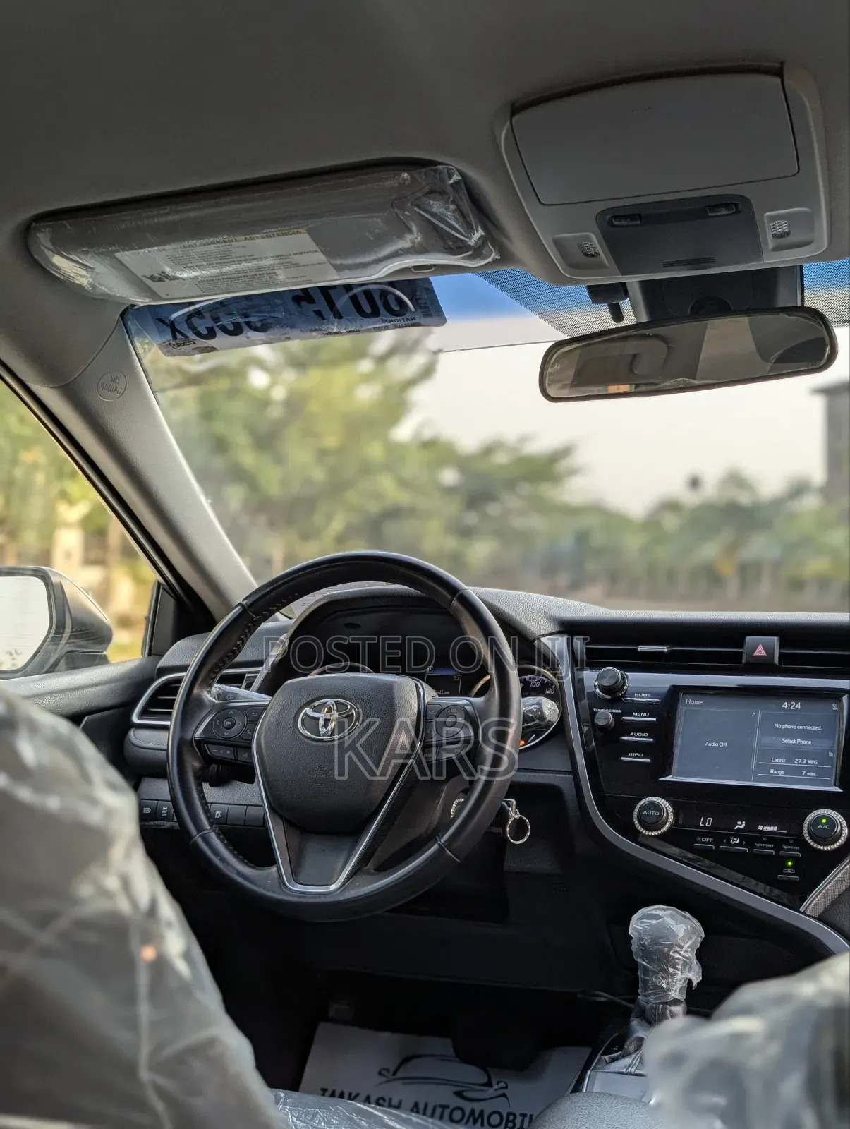 Toyota Camry SE FWD (2.5L 4cyl 8AM) 2018 White