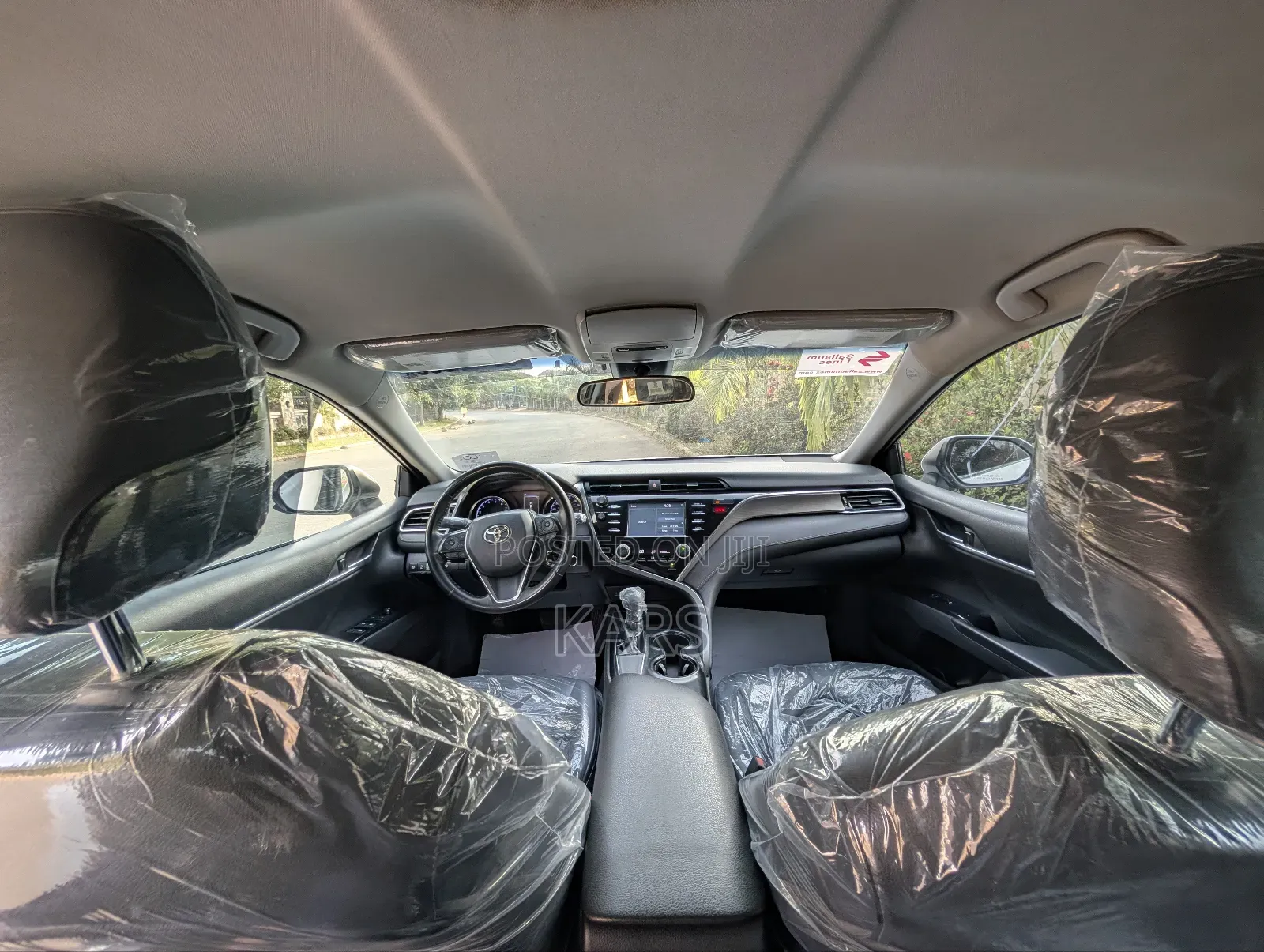 Toyota Camry SE FWD (2.5L 4cyl 8AM) 2018 White