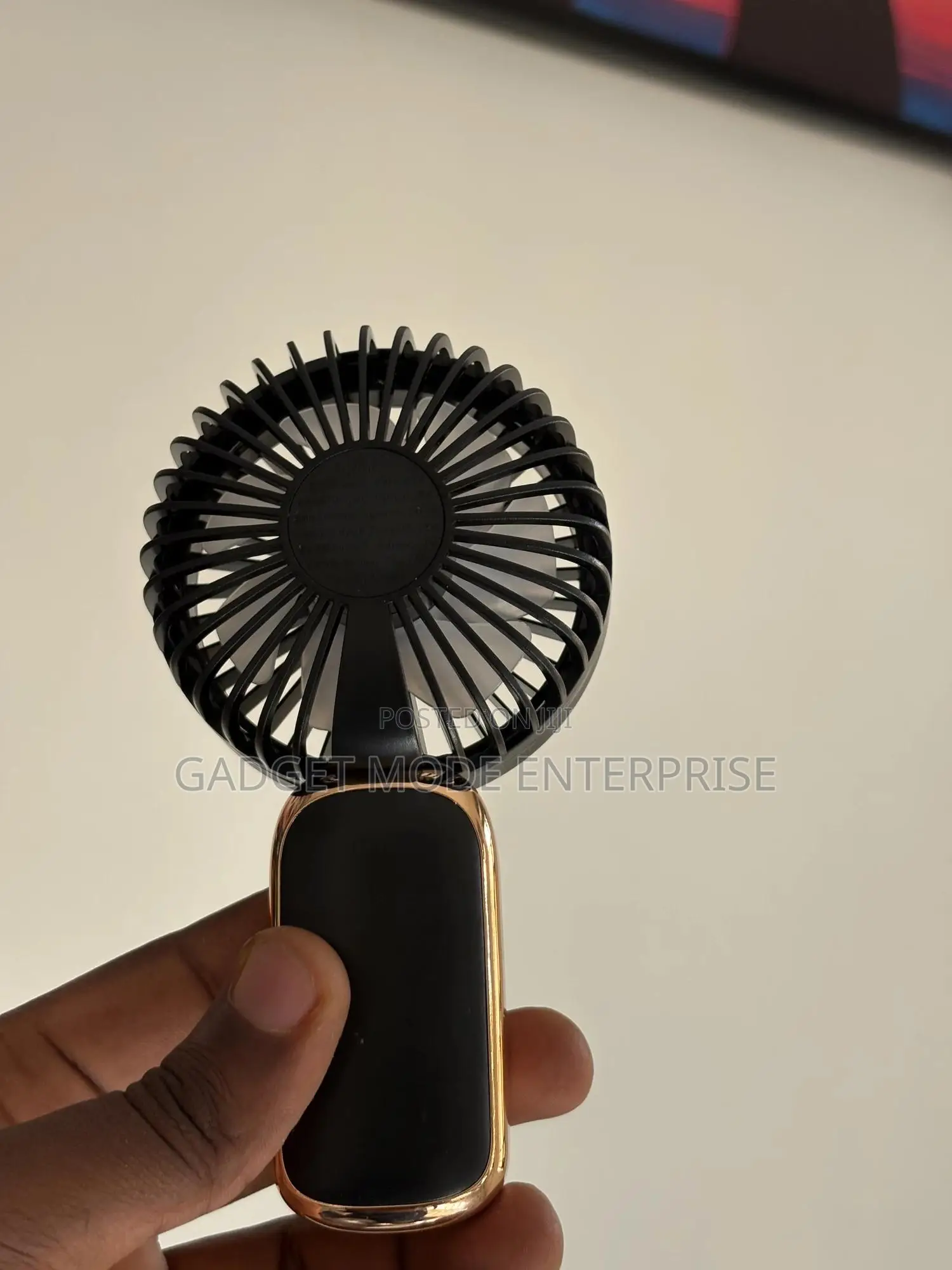 Diandi Dd-8024 Compact, Portable, and Rechargeable Handheld Mini Fan