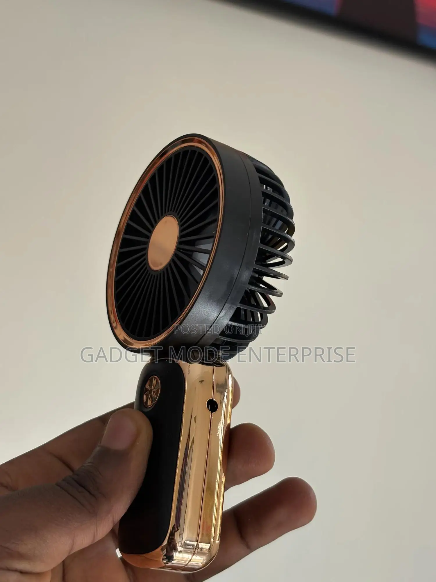 Diandi Dd-8024 Compact, Portable, and Rechargeable Handheld Mini Fan