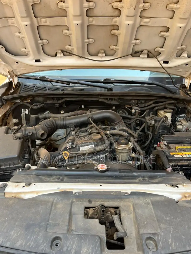 Toyota Hilux SR5 4x4 2019 White