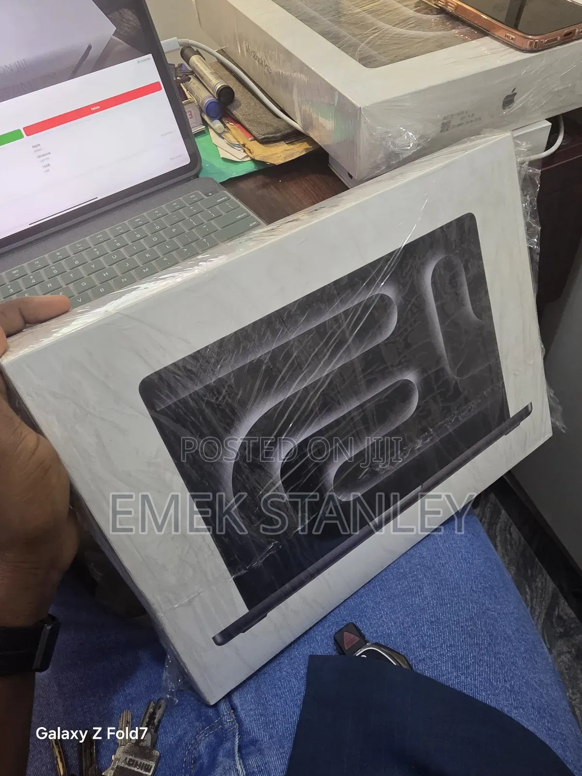 New Laptop Apple MacBook Pro 2023 M3 14-inch 36GB Apple M3 Pro SSD 1T