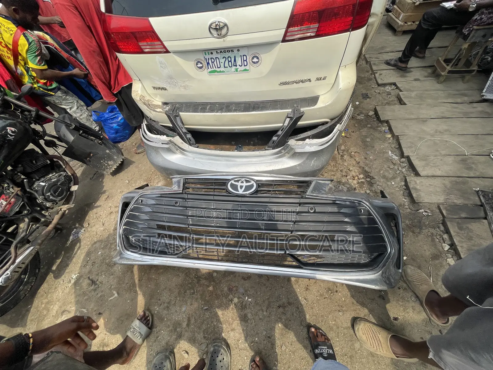 Complete Front Bumper Avalon 2022