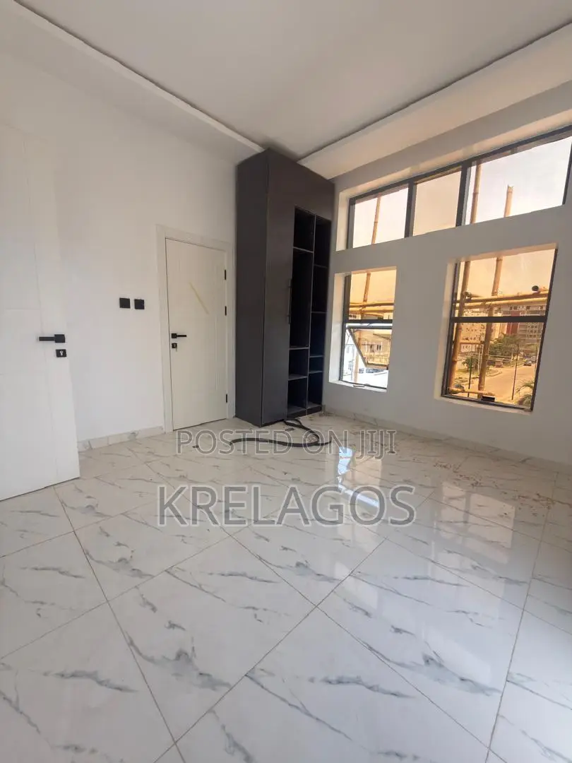 4bdrm House in Lekki Phase 1 for sale