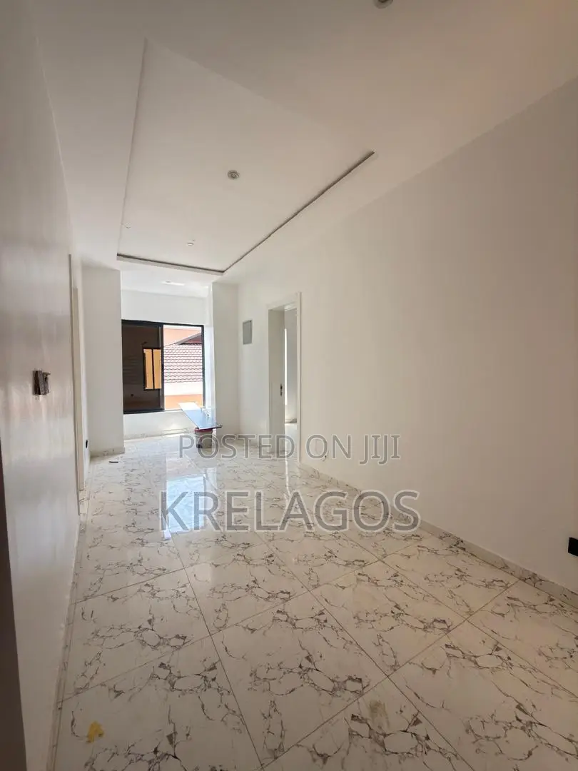 4bdrm House in Lekki Phase 1 for sale