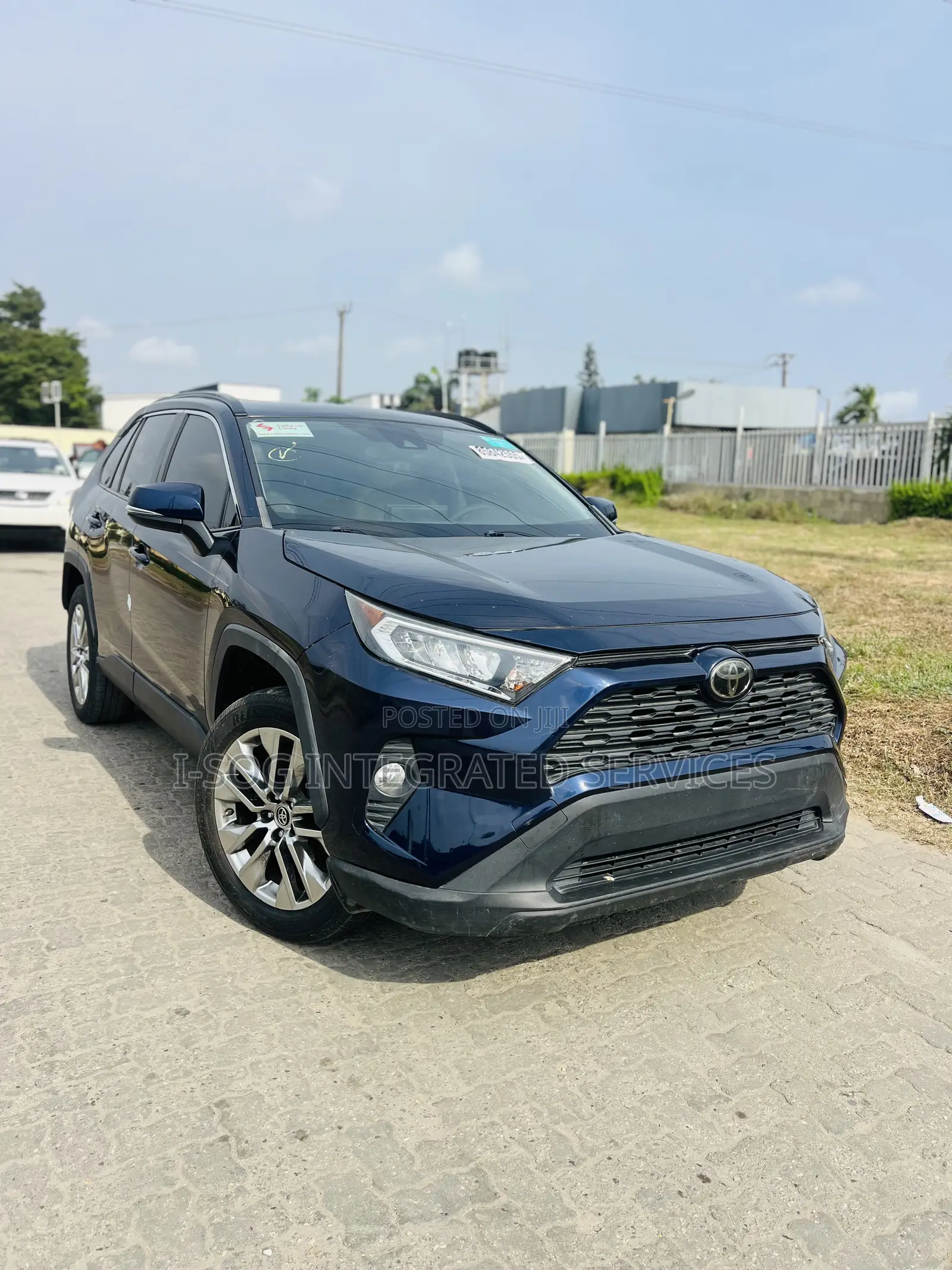 Toyota RAV4 XLE AWD 2019 Blue