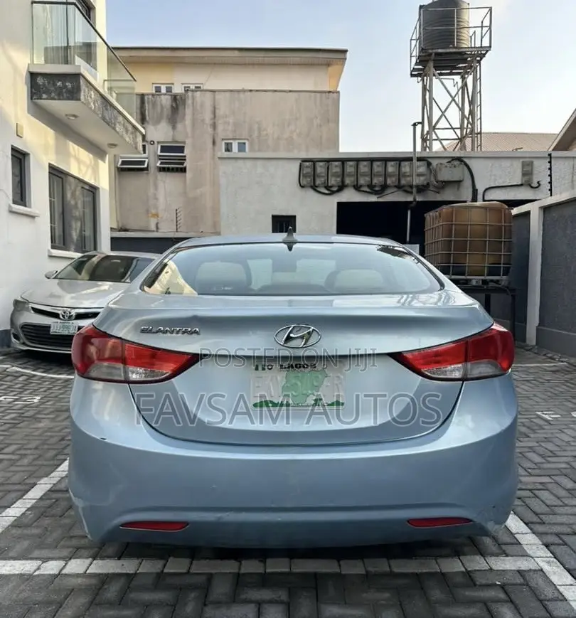 Hyundai Elantra 2012 Blue