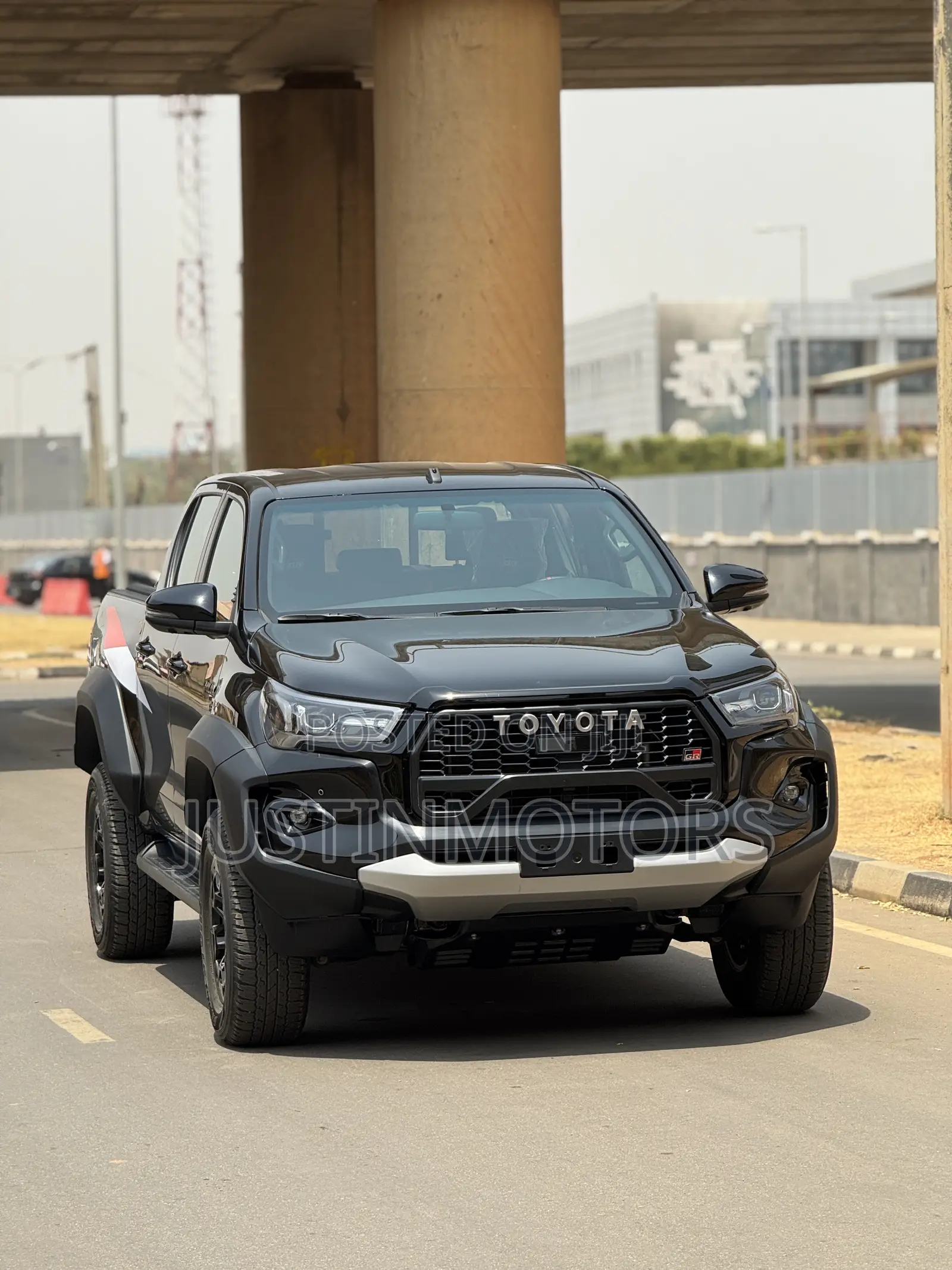 New Toyota Hilux 2025 Black