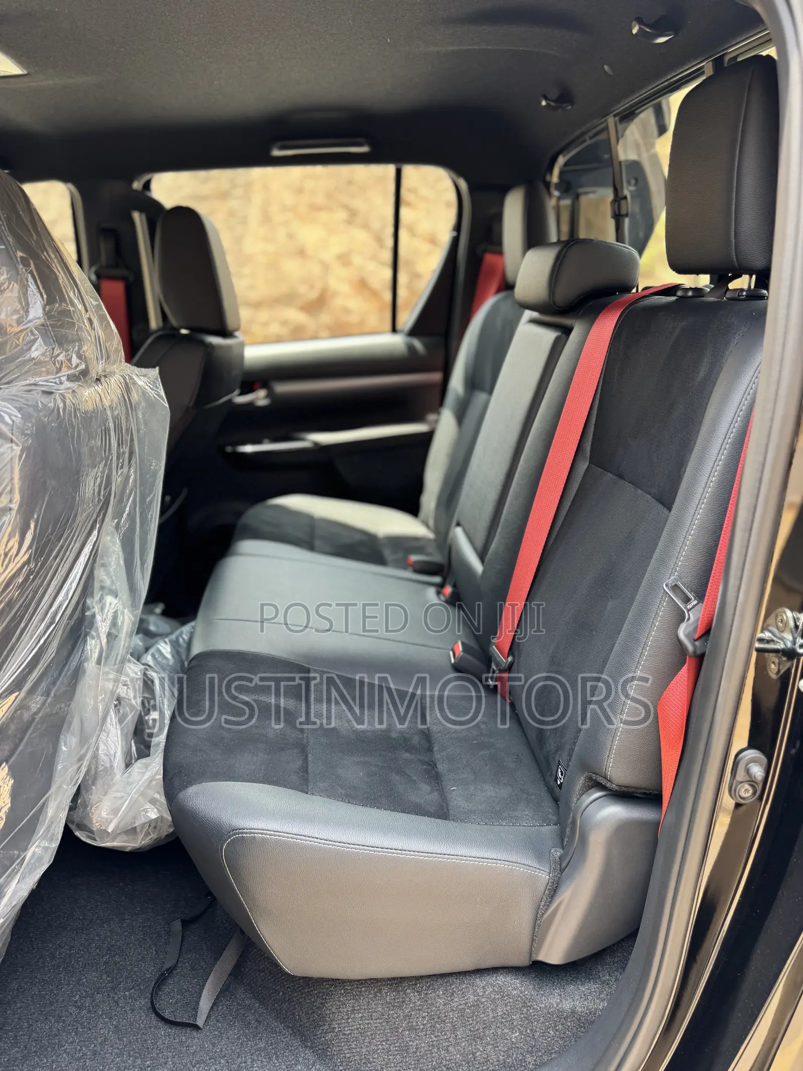 New Toyota Hilux 2025 Black