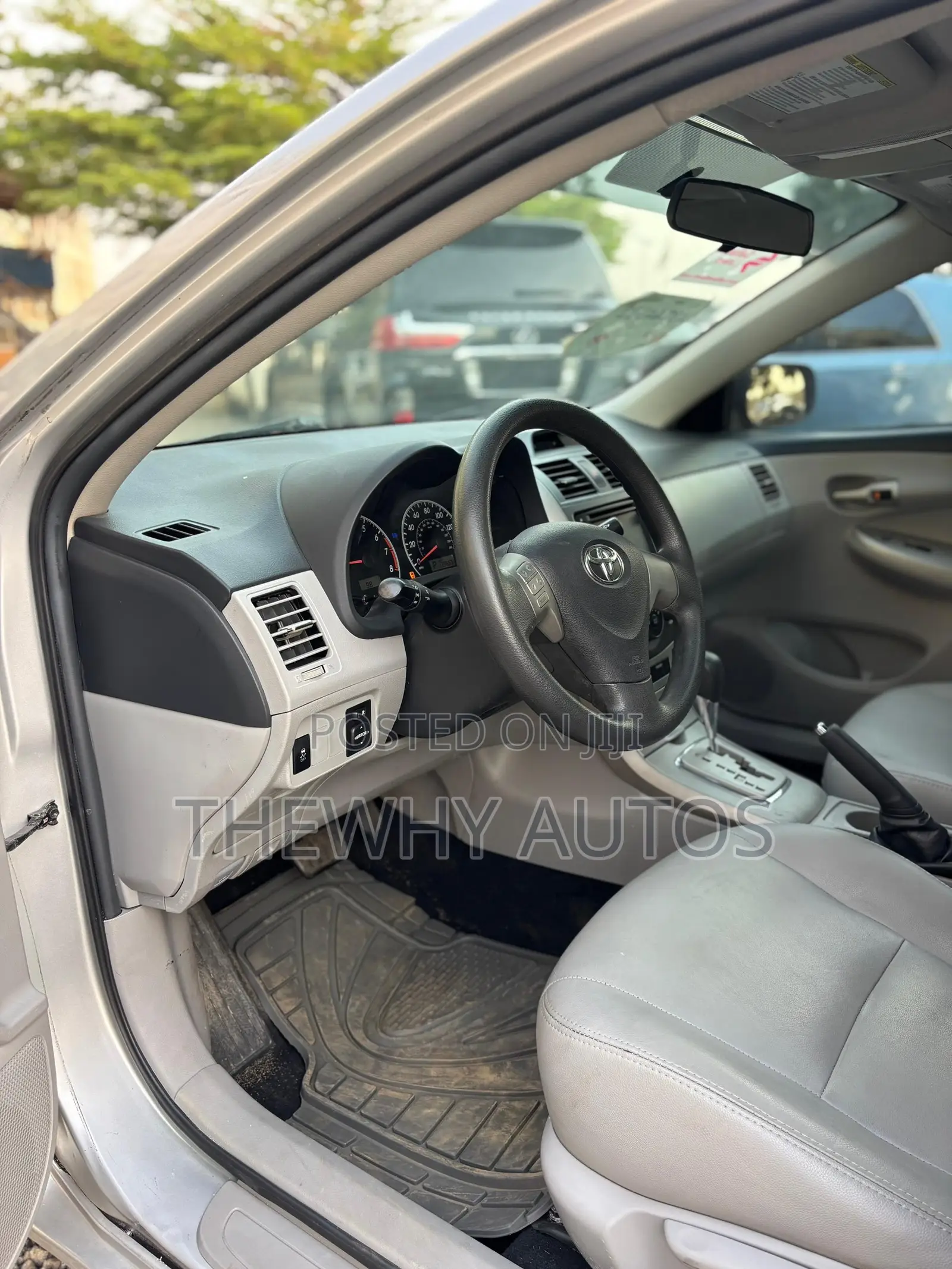 Toyota Corolla LE 4dr Sedan (1.8L 4cyl 4A) 2013 Silver