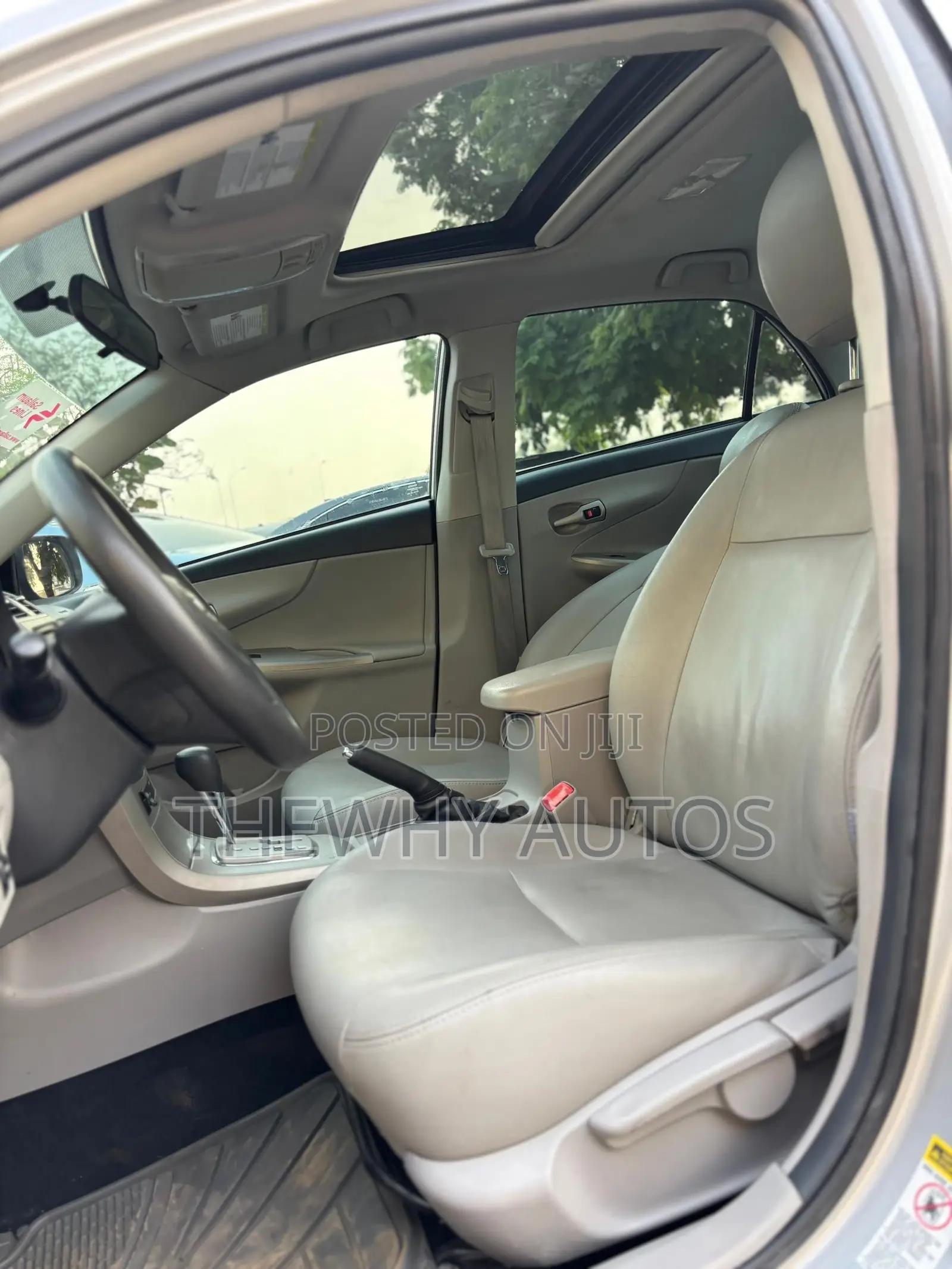 Toyota Corolla LE 4dr Sedan (1.8L 4cyl 4A) 2013 Silver