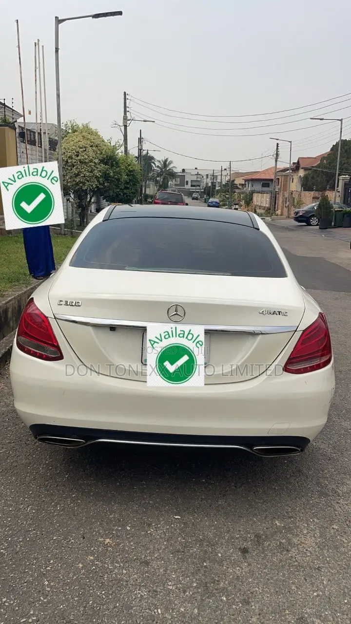 Mercedes-Benz C300 Luxury 4dr AWD 4Matic Sedan (2.0L 4cyl 7A) 2015