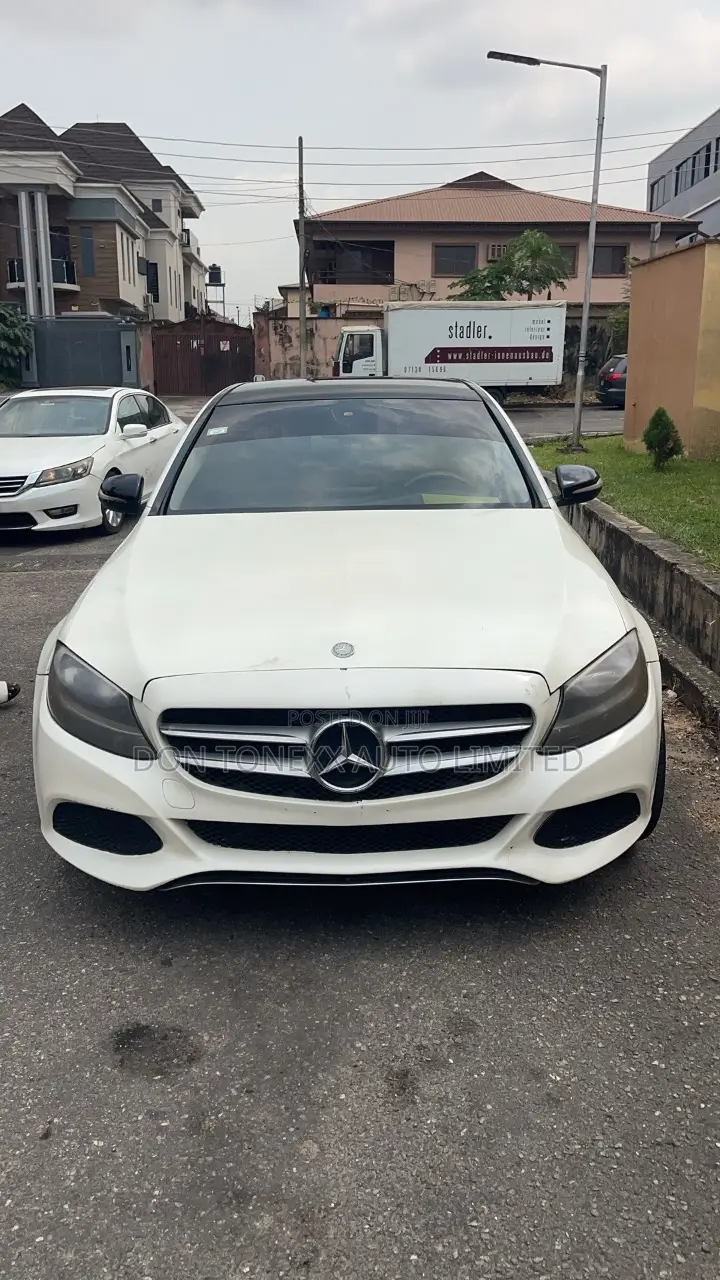 Mercedes-Benz C300 Luxury 4dr AWD 4Matic Sedan (2.0L 4cyl 7A) 2015
