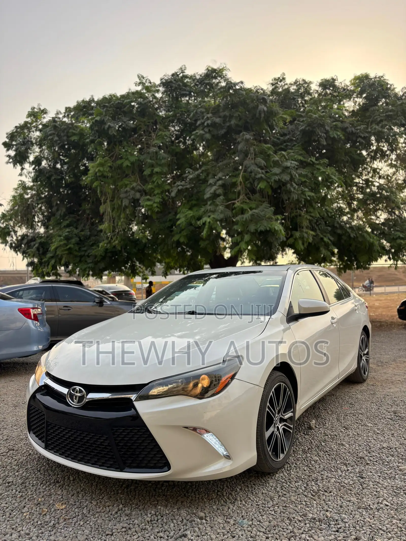Toyota Camry SE w/Special Edition Pkg (2.5L 4cyl 6A) 2016 White