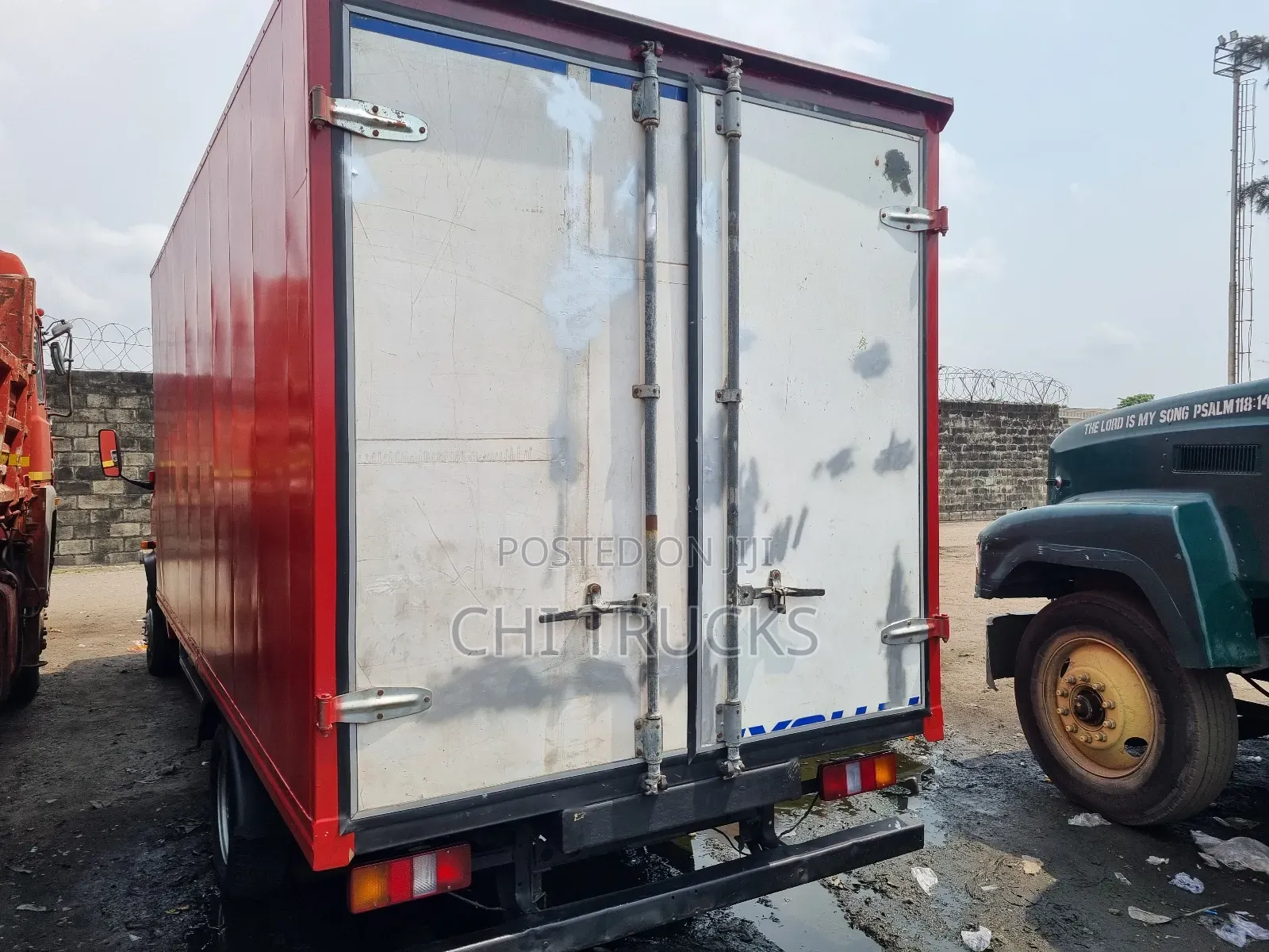 Mercedes Benz 609 Cargo Truck 2002 Red