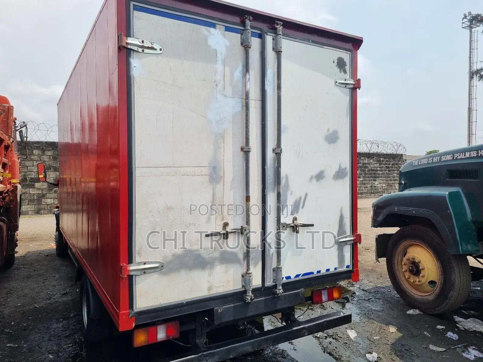 Mercedes Benz 609 Cargo Truck 2002 Red