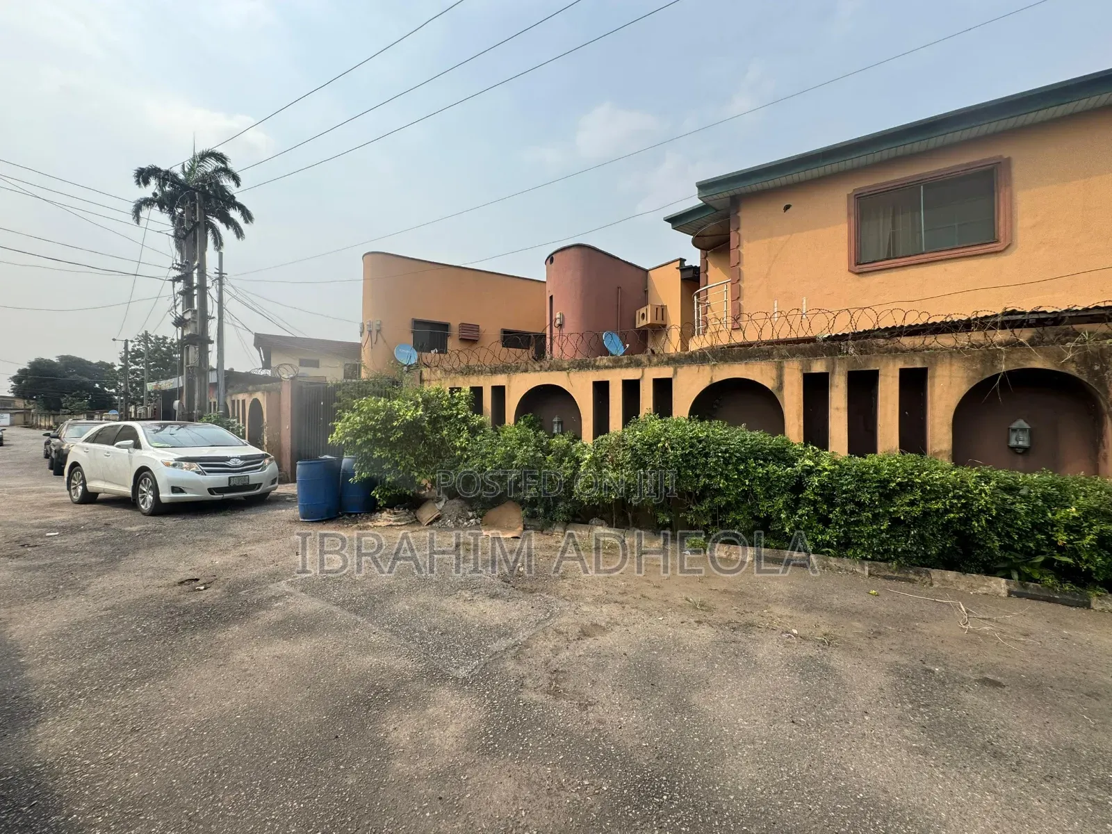 Land Measuring 1006sqm With Ademolishable Structure on It