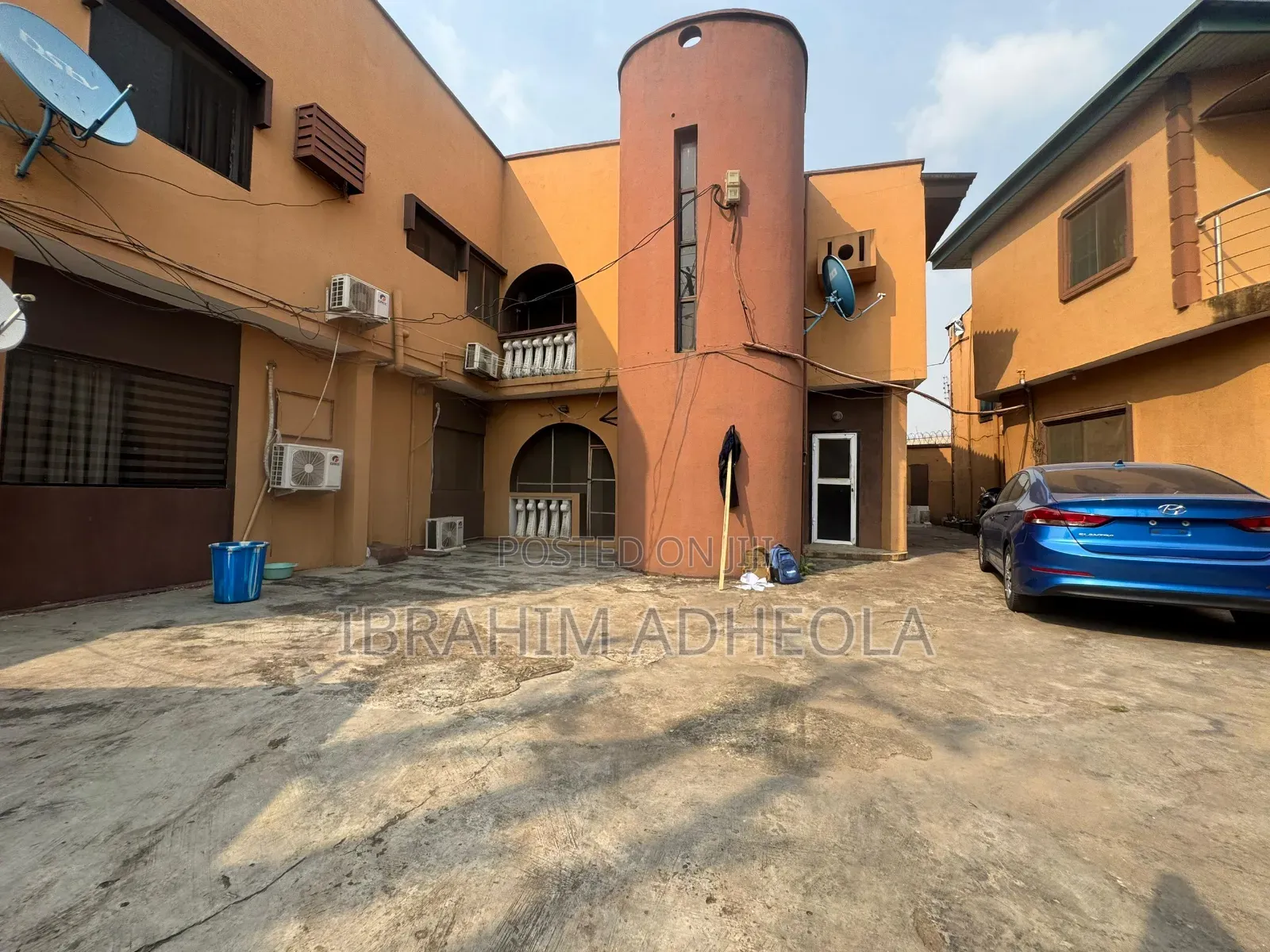 Land Measuring 1006sqm With Ademolishable Structure on It
