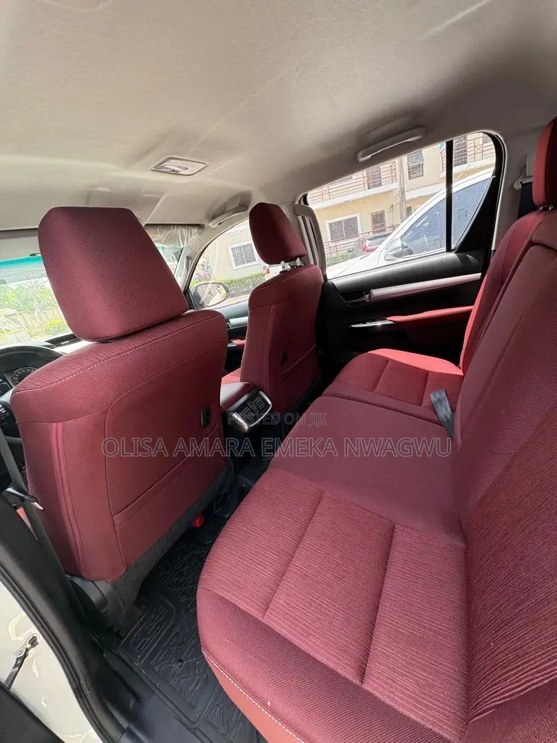 Toyota Hilux 2024 White