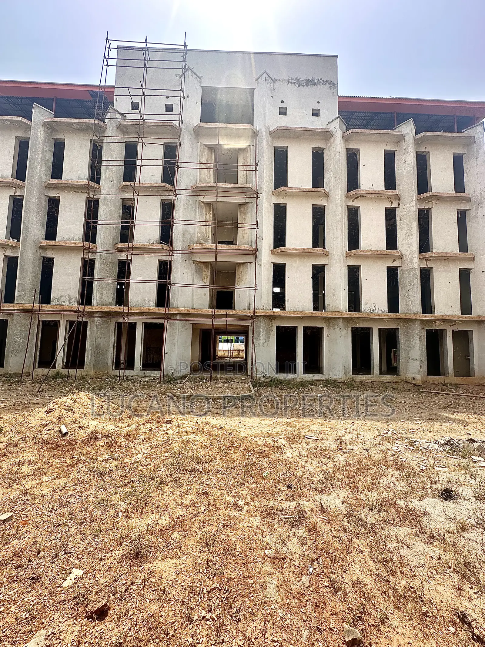 5 Floors Mega Plaza for Lease, With a Roof Top Bar