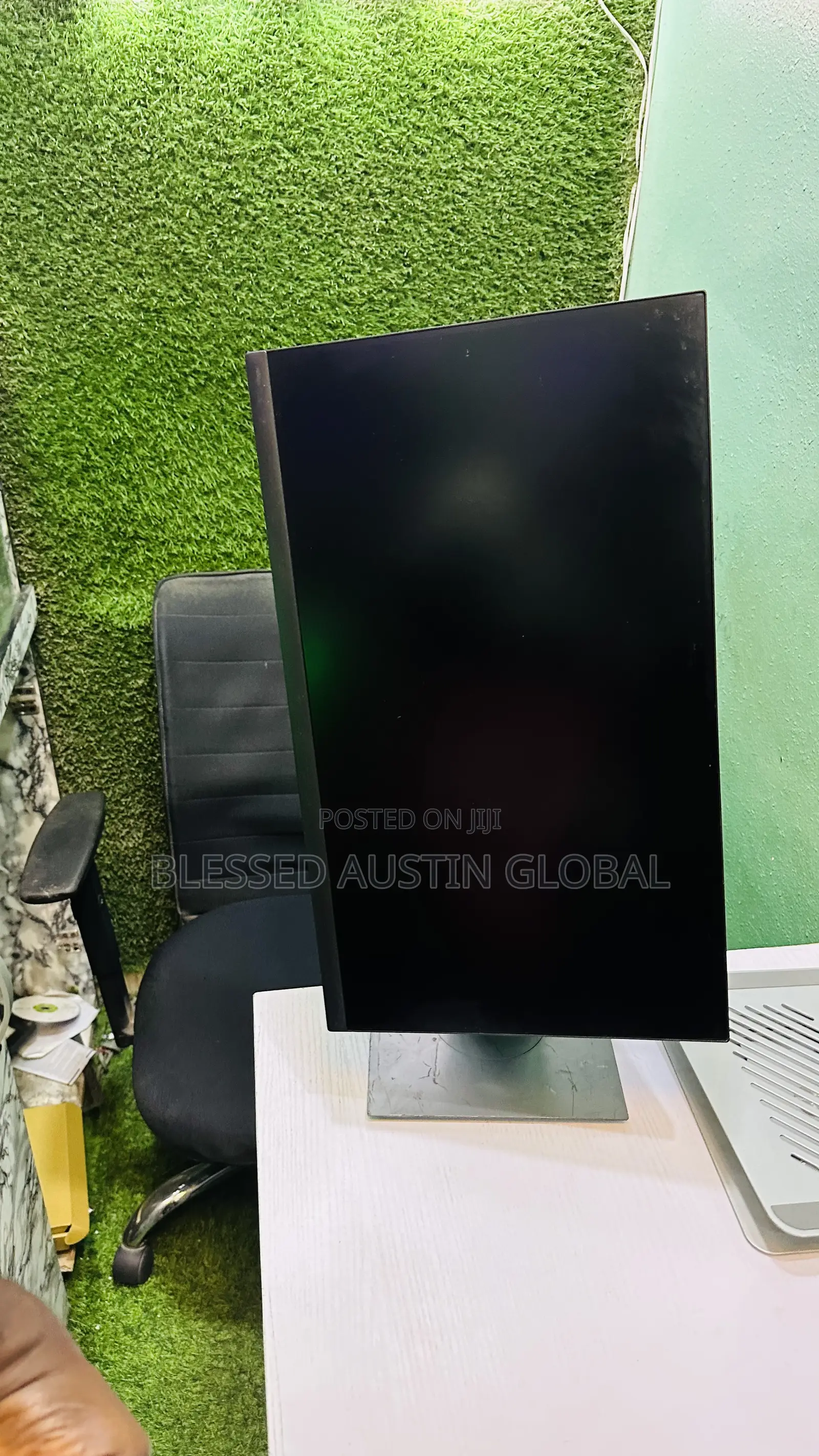 22 Inches Frameless Dell Ips Monitor With Type C Port
