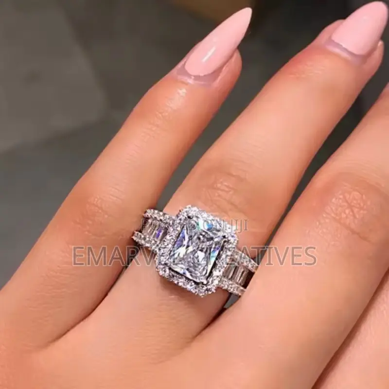 A Luxurious and Elegant Alloy Engagement Ring
