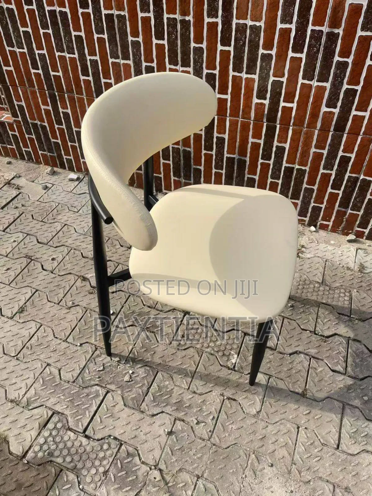 Cream-colloured Wooden Leg Dining Chair