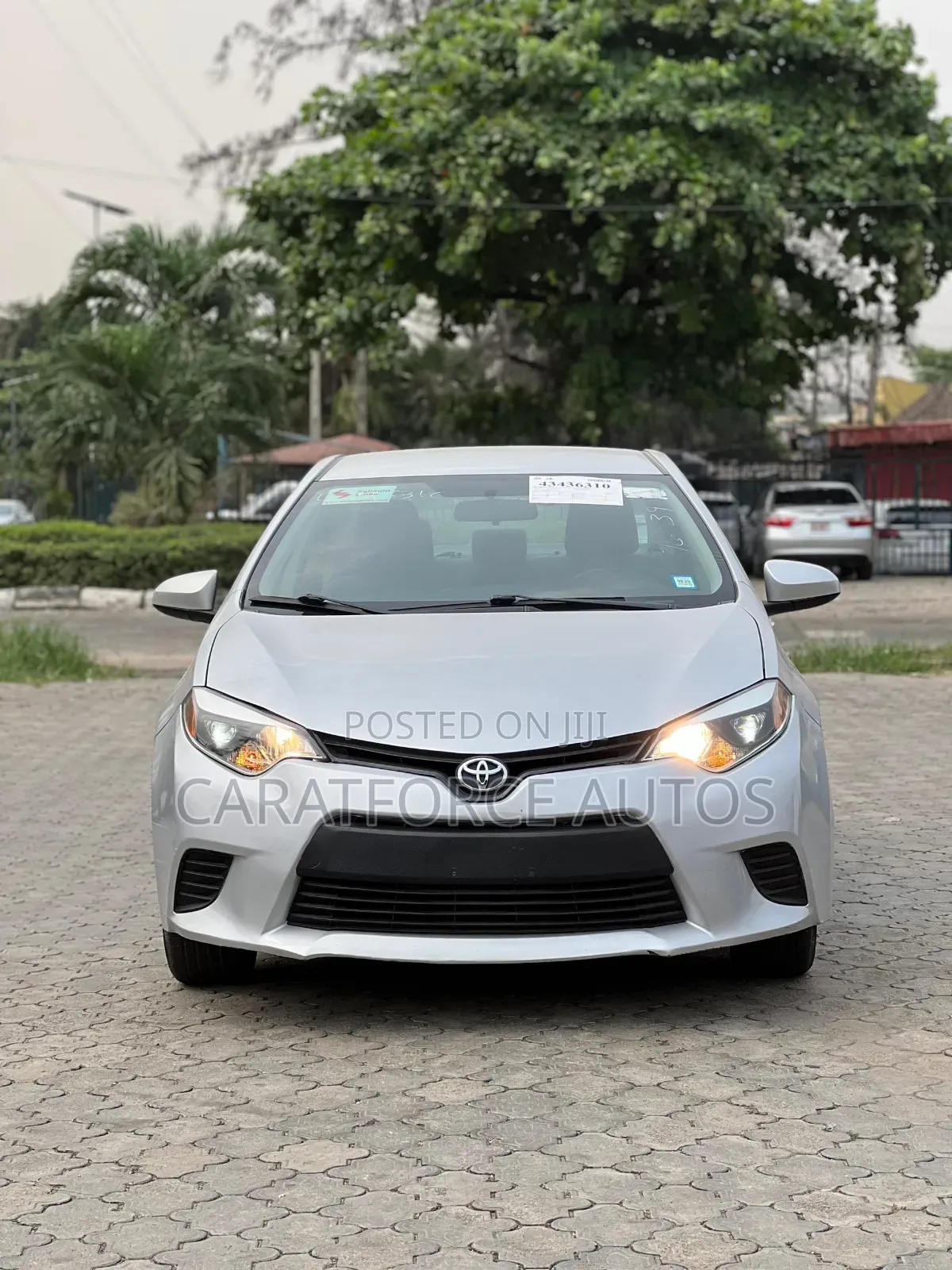 Toyota Corolla LE 4dr Sedan (1.8L 4cyl CVT) 2015 Silver