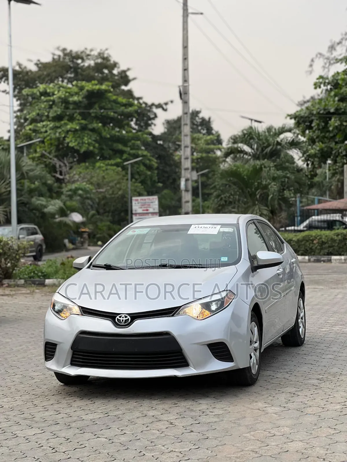 Toyota Corolla LE 4dr Sedan (1.8L 4cyl CVT) 2015 Silver
