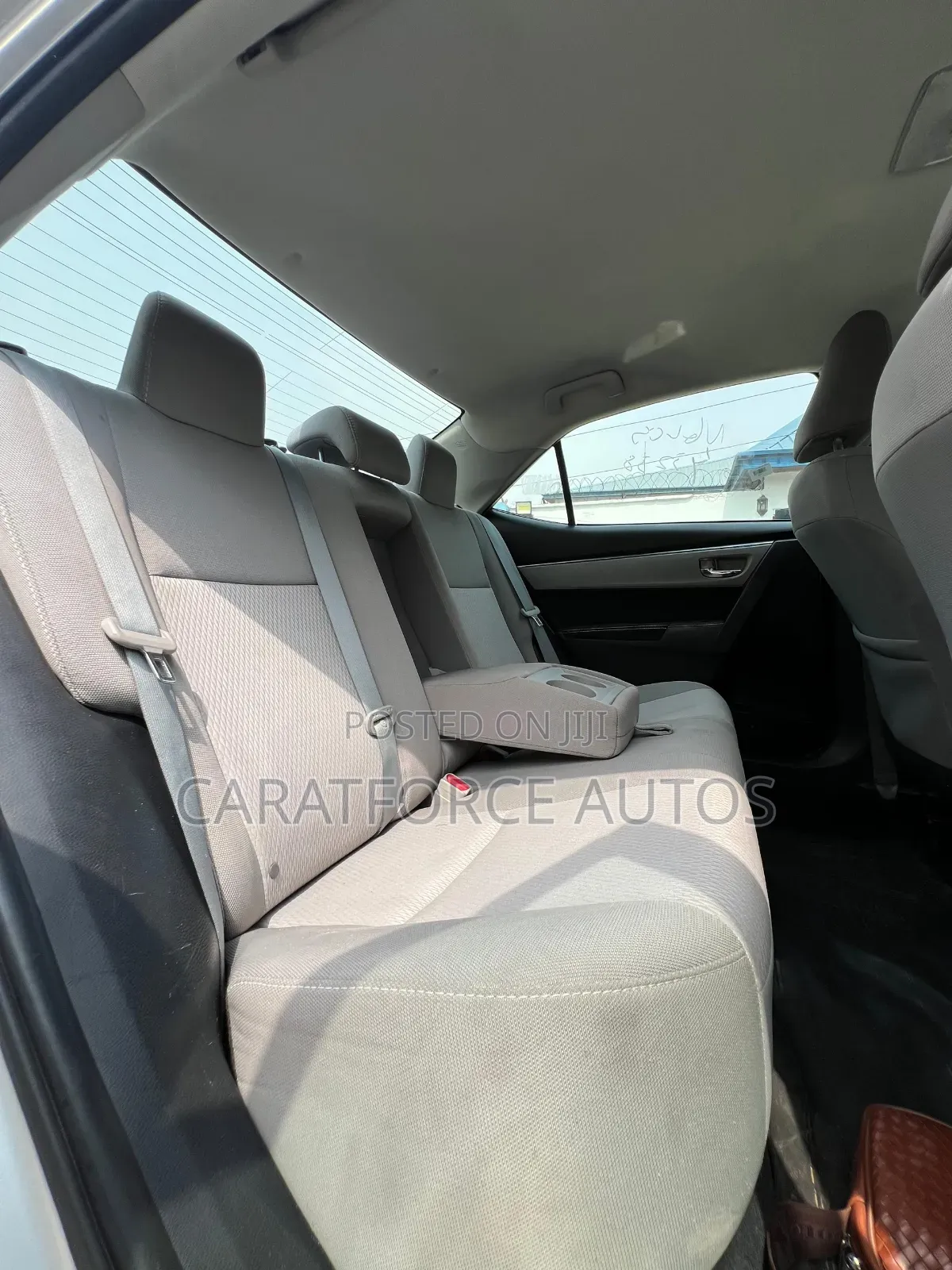 Toyota Corolla LE 4dr Sedan (1.8L 4cyl CVT) 2015 Silver