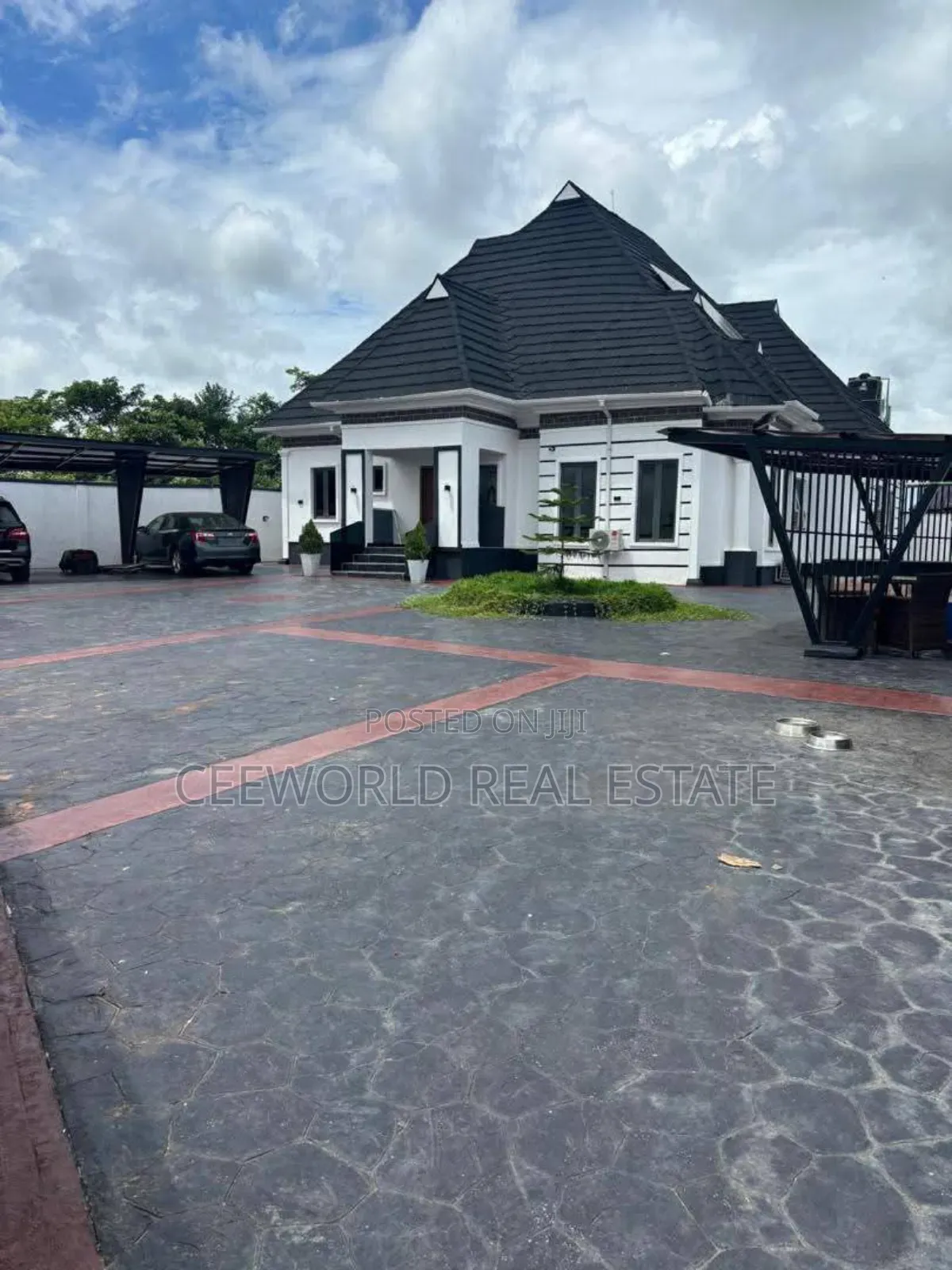 4bdrm Bungalow in Faruku Soka for sale