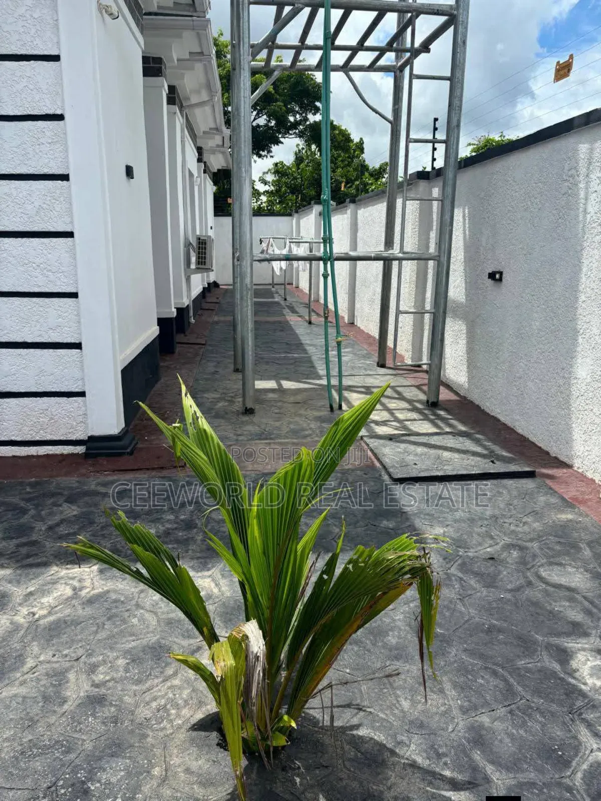 4bdrm Bungalow in Faruku Soka for sale