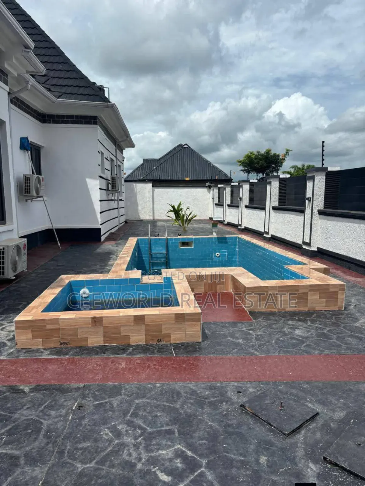 4bdrm Bungalow in Faruku Soka for sale