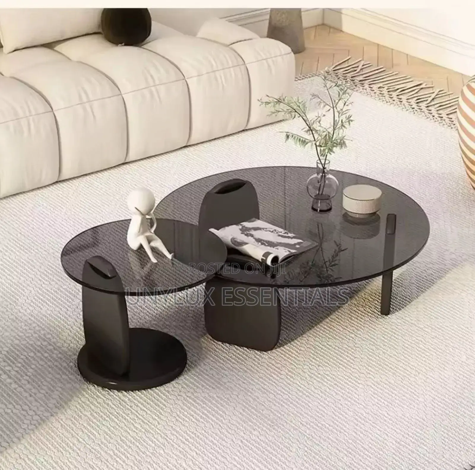 Round Center Table Glass Aesthetic Furniture 
Size: 90cm and 50cm