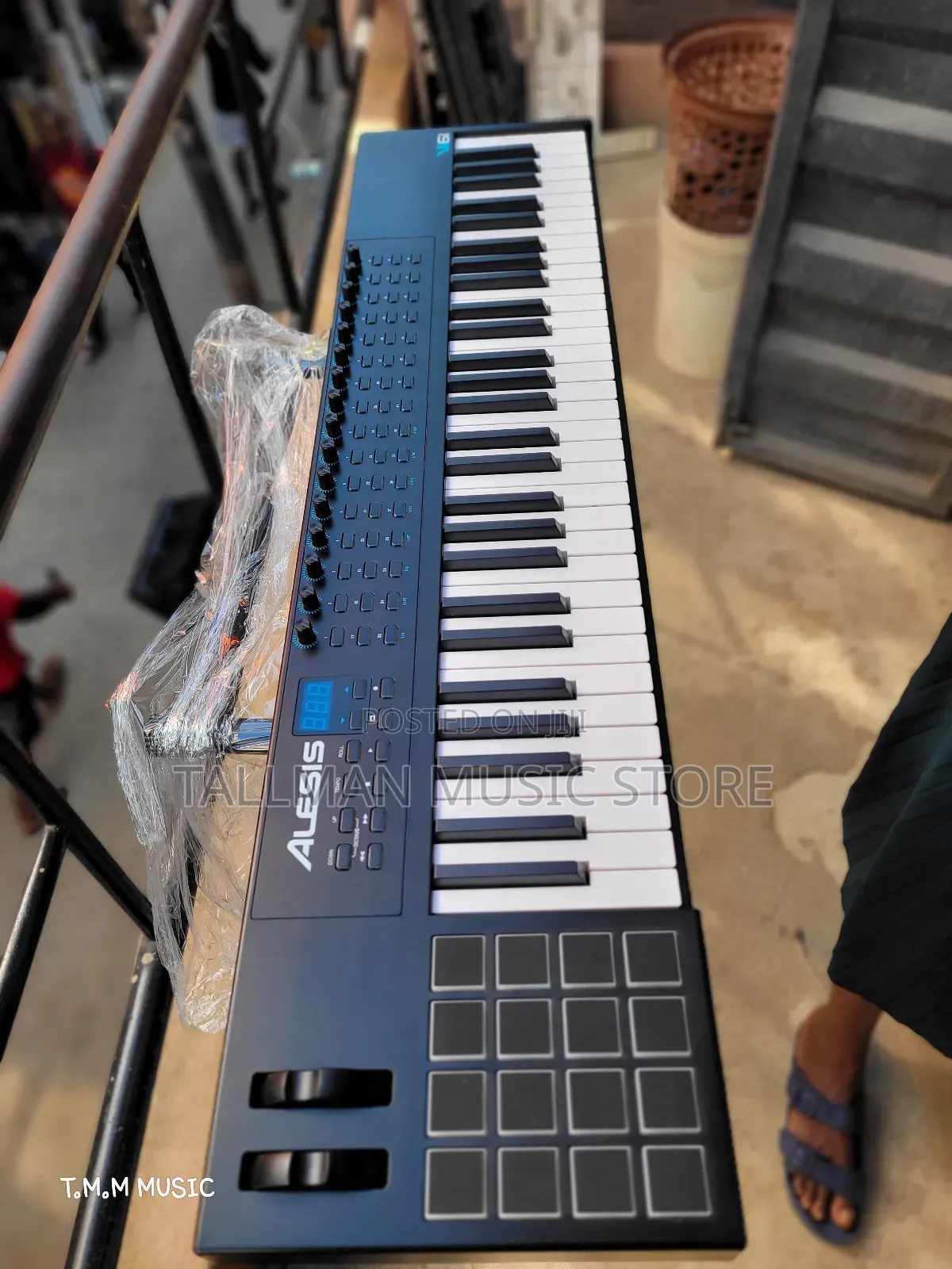 Alesis Vi61